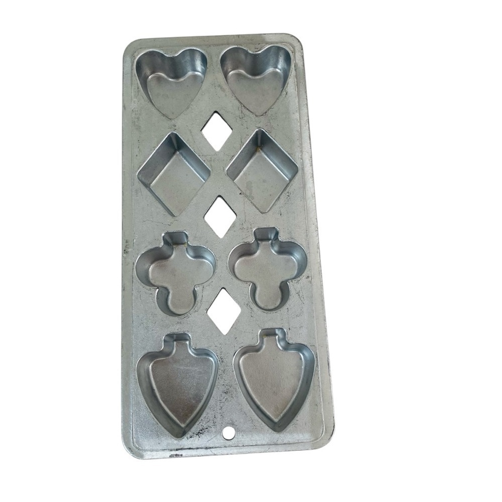 Wear Ever Card Suit Cast Aluminum Mold Bakeware